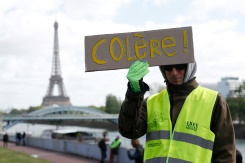 14h45 Les Gilets Jaunes Toujours Dans La Rue Après Les